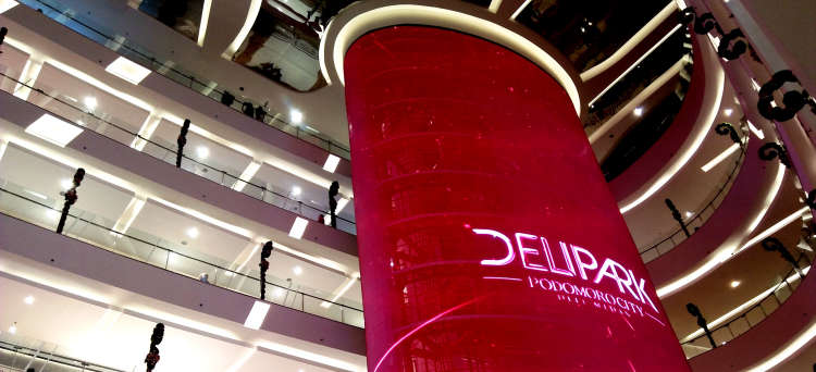 Panaromic LED Setinggi 25 Meter yang berada di DeliPark Mall Medan