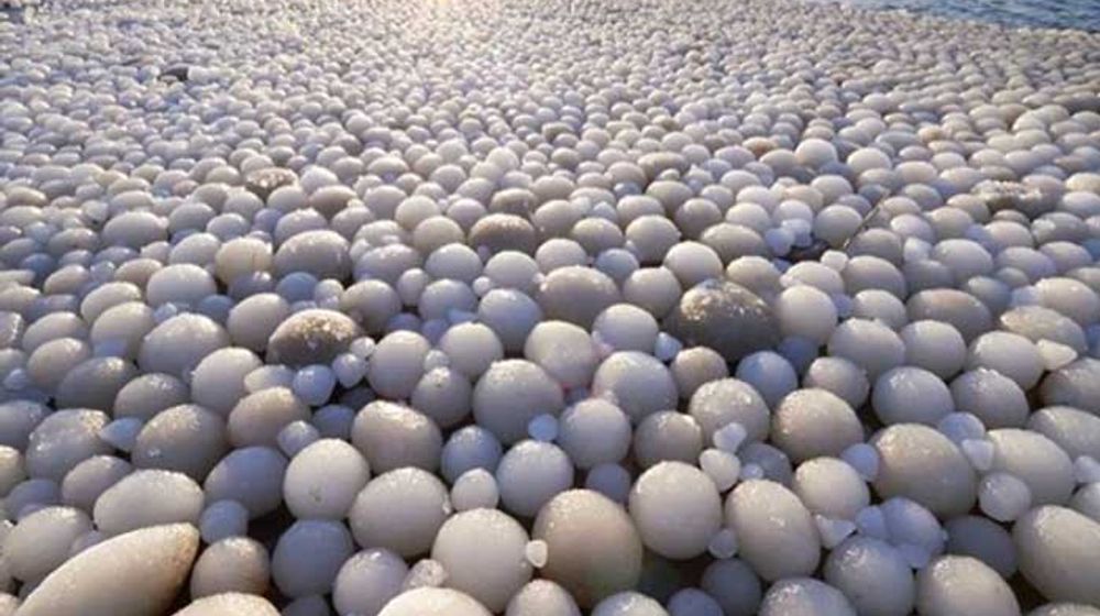 Hamparan Telur Es  Kejutkan Finlandia