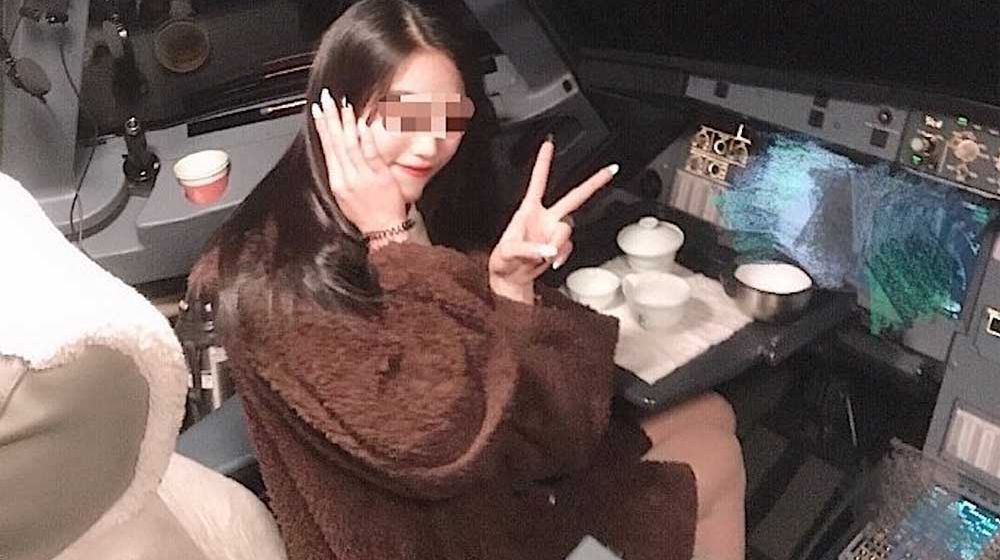Foto Cewek di Kokpit Beredar, Pilot China Dipecat