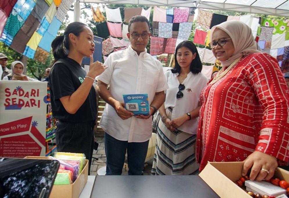 Anies Baswedan dan Istrinya mengunjungi Pasar Raia Vol 2