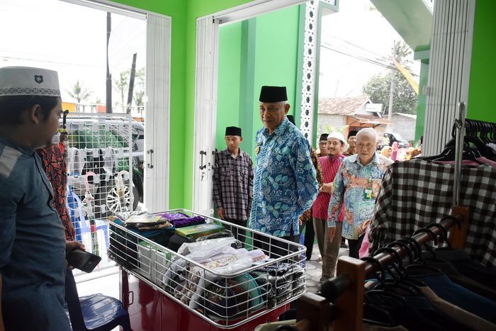 Bupati saat meliha Z Mart di Masjid Baiturrahman Klidon