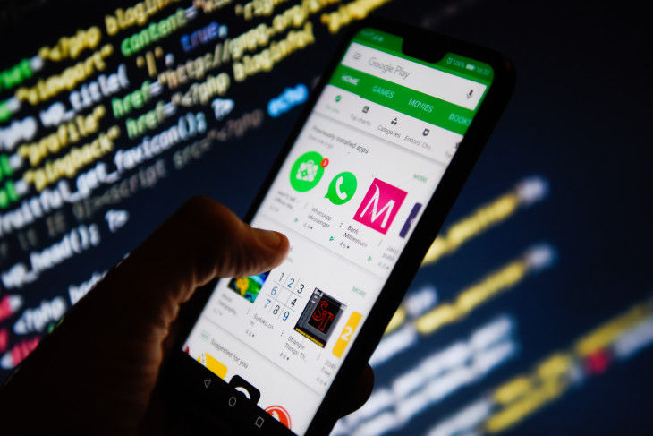 Tampilan playstore dalam ponsel