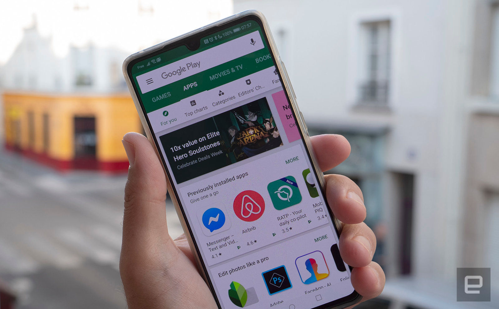 Tampilan playstore dalam ponsel