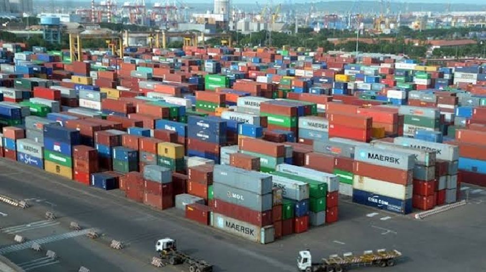 Ilustrasi terminal peti kemas