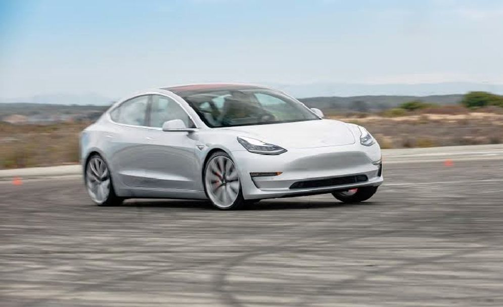 Tesla pangkas harga Model 3