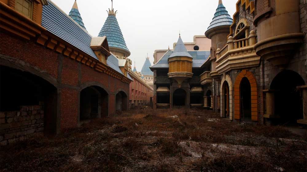 10 Bangunan Megah Yang Kini Mangkrak