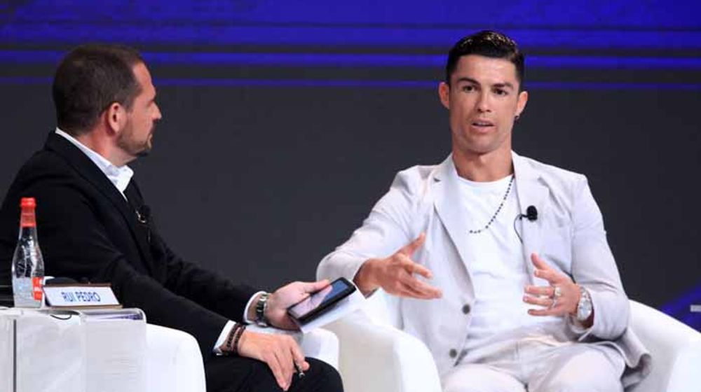 Ronaldo Tampil dengan Tiga Perhiasan Senilai Rp11 Miliar