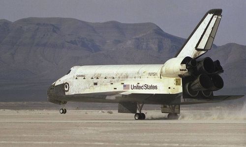 <p>Space Shuttle Columbia mendarat di White Sands tahun 1982.</p>
