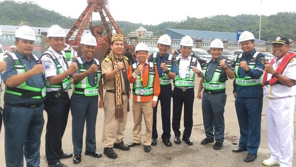 Awal Tahun Kapal Asing Panama MV Chikako Perdana Sandar di Pelabuhan Panjang