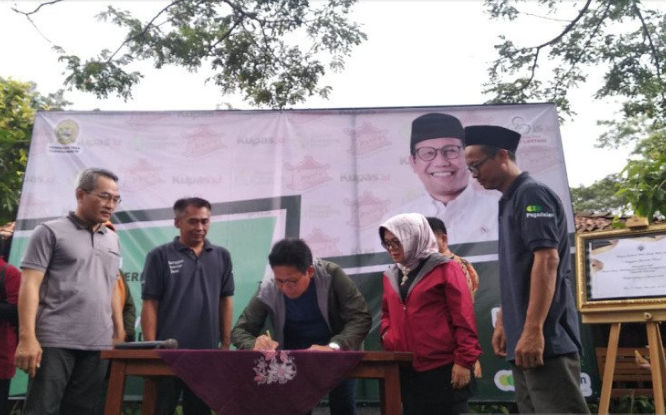 Menteri Desa dan PDTT Abdul Halim Iskandar meresmikan Sanggar Inovasi Desa di Panggungharjo, Bantul, DIY pada Minggu (05/01/2020).