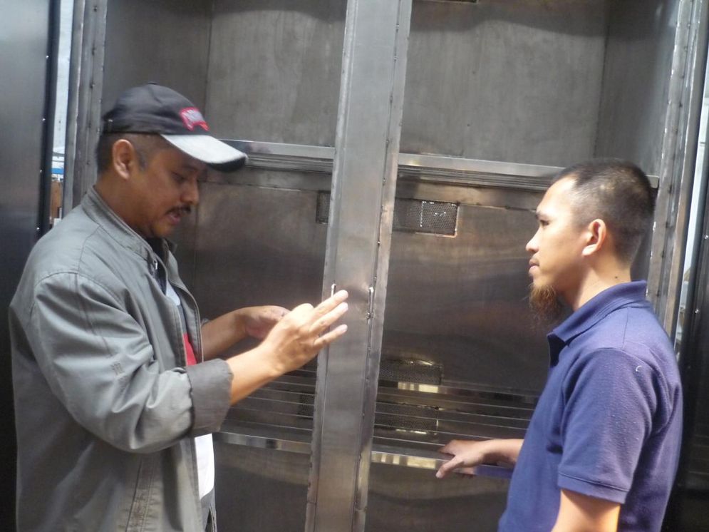 Lemari yang lingkungan di dalamnya bisa diatur sedemikian rupa sesuai kelembaban, temperatur dan intensitas sinar matahari buatan yang dibutuhkan peneliti di bidang pertanian.