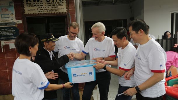 AXA Group Lakukan Inisiatif ‘AXA Hearts In Action’ Demi Ringankan Beban Korban Banjir Jakarta