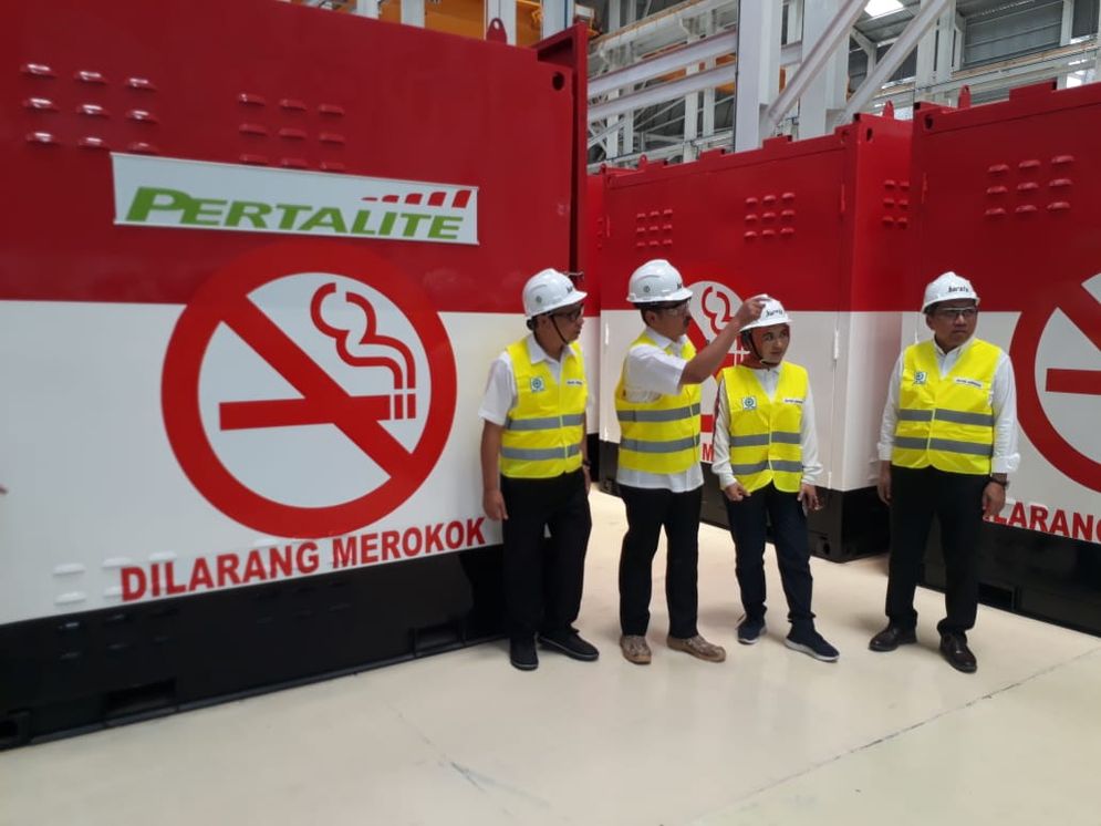 Petinggi beberapa BUMN saat kick off untuk program ini dilakukan PT Pertamina (Persero) dan  PT Barata Indonesia (Persero) di  Workshop Heavy Machining Center milik PT Barata Indonesia, Gresik, Senin (20/1/2020).