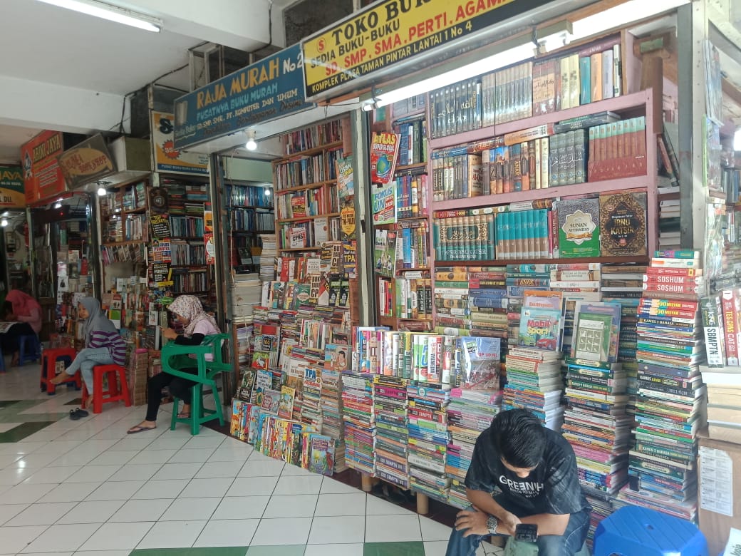 Suasana di pusat buku murah Shopping Center Yogyakarta