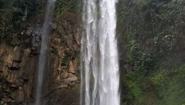 Keindahan Air Terjun Semantung Destinasi Alam di Lampung Barat-kabarsiger