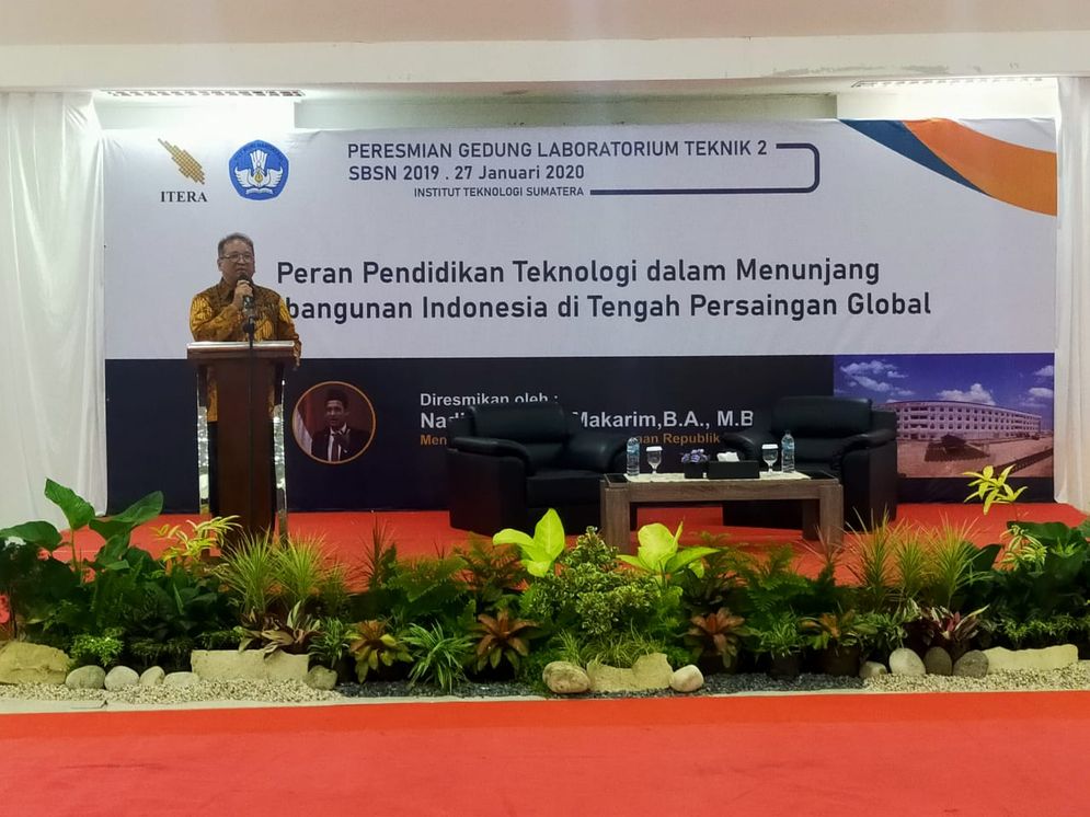Rektor ITERA Ofyar. Z Tamin menyampaikan sambutan di acara Peresmian Gedung Laboratorium Teknik II