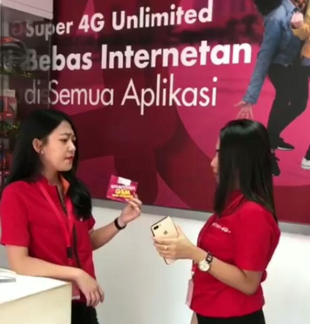 Customer Service di Galeri Smartfren di Wayhalim