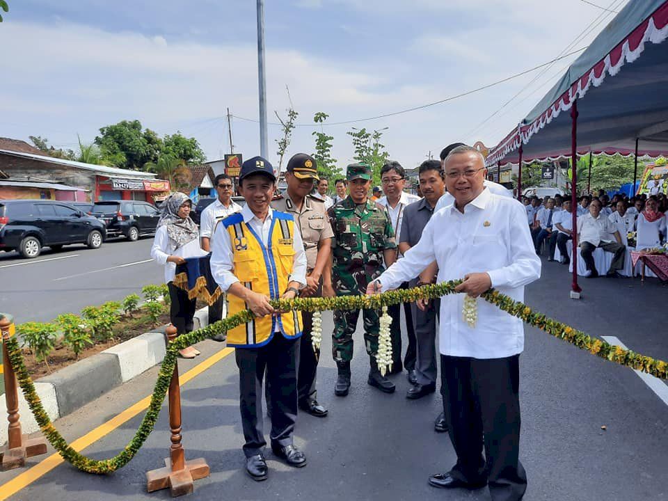 Bupati Bantul Suharsono meresmikan pelebaran ruas Jalan Klodran-Batas Kota Bantul.