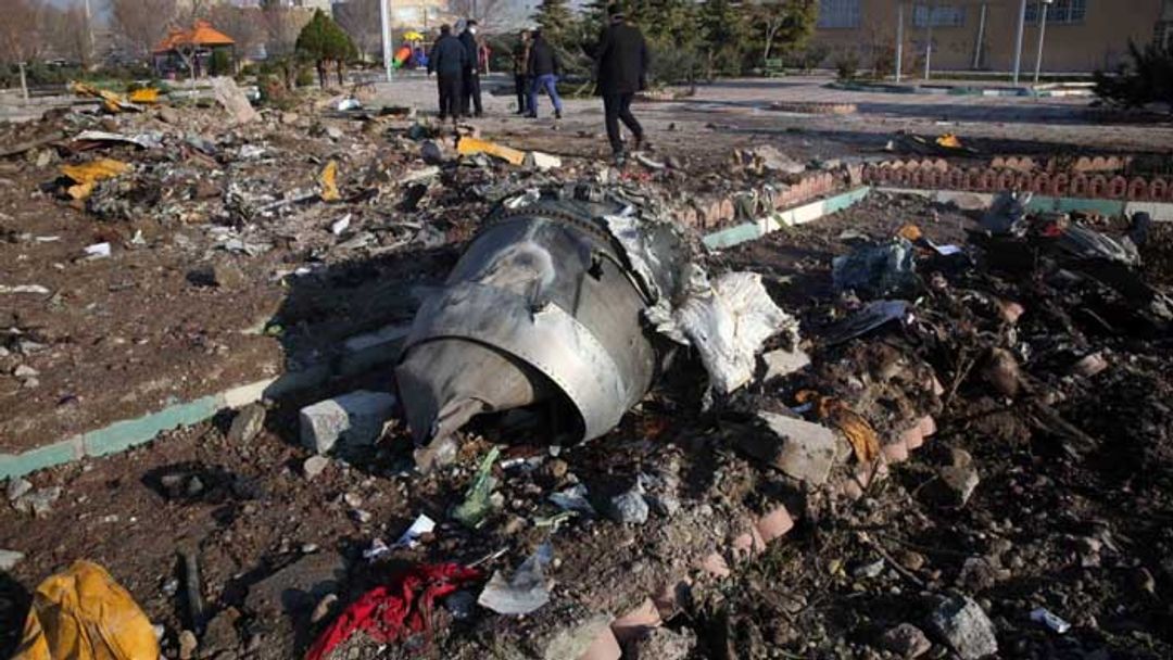 <p>Puing Boeing 737-800 milik Ukraina International Airlines yang jatuh di Iran</p>
