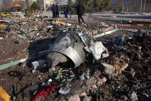 <p>Puing Boeing 737-800 milik Ukraina International Airlines yang jatuh di Iran</p>
