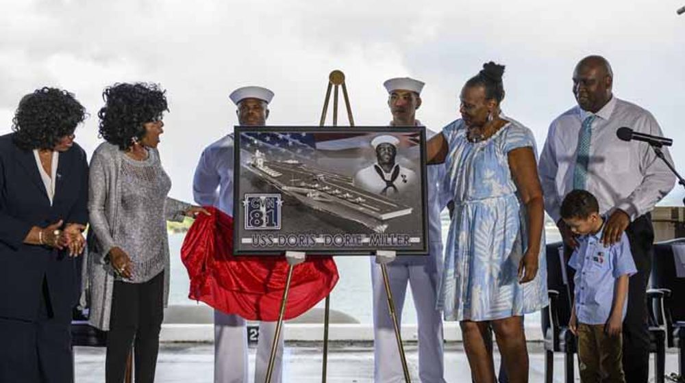 <p>Pengumunan nama kapal induk USS Doris Miller Angkatan Laut Amerika</p>
