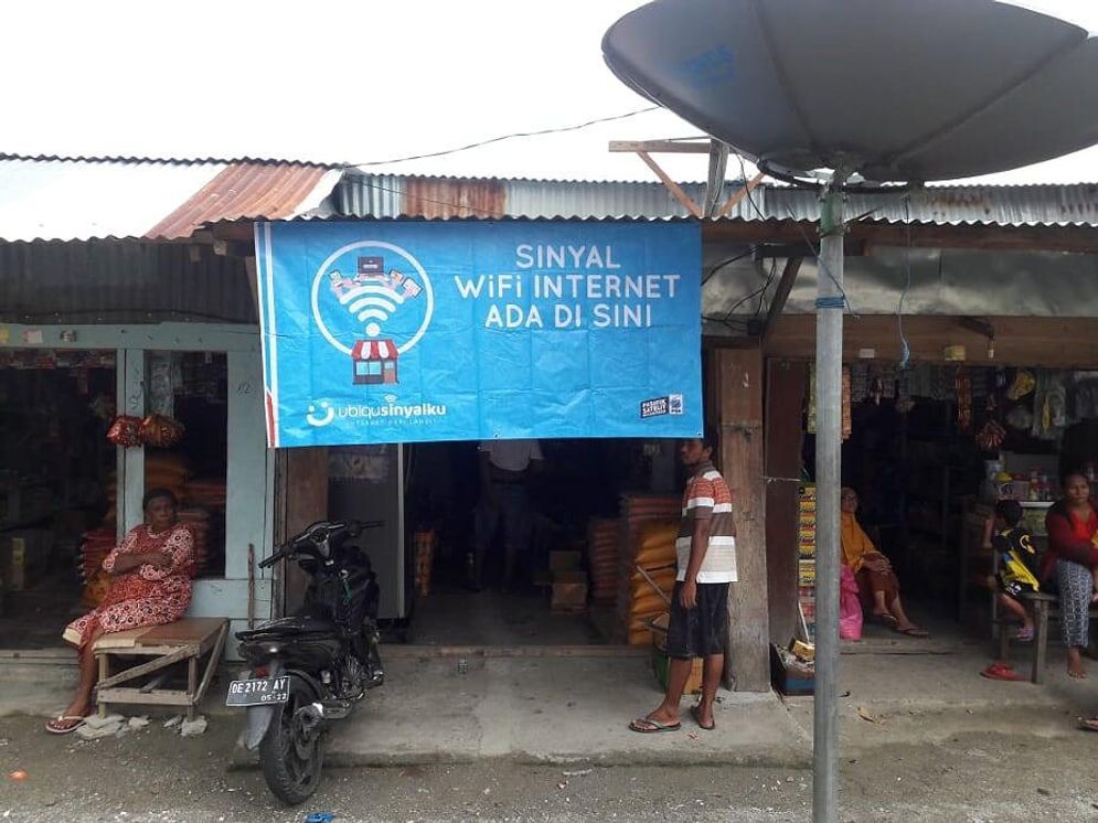 Berkat Ubiqu Sinyalku, Warung di Kabupaten Buru Bisa Jualan Internet untuk Warga