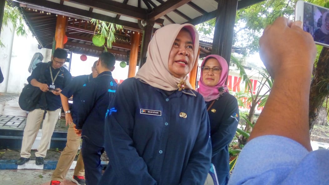 Kepala BPS Kalsel, Diah Utami, saat mengunjungi kediaman Gubernur Kalsel, Sabtu (15/2/2020). Diah dan pengurus BPS lainnya menyosialisasikan program Sensus Penduduk yang dimulai pada 15 Februari ini.