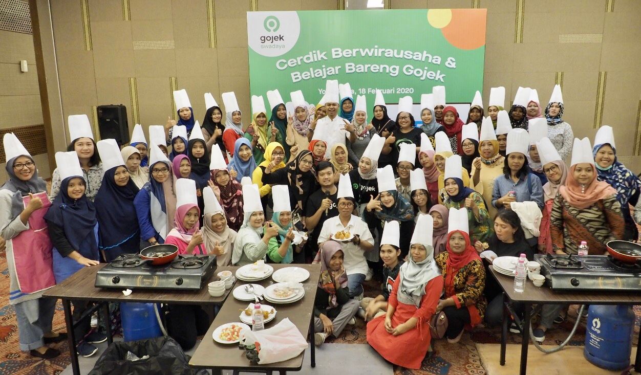 Istri pengemudi Gojek dilatih memasak