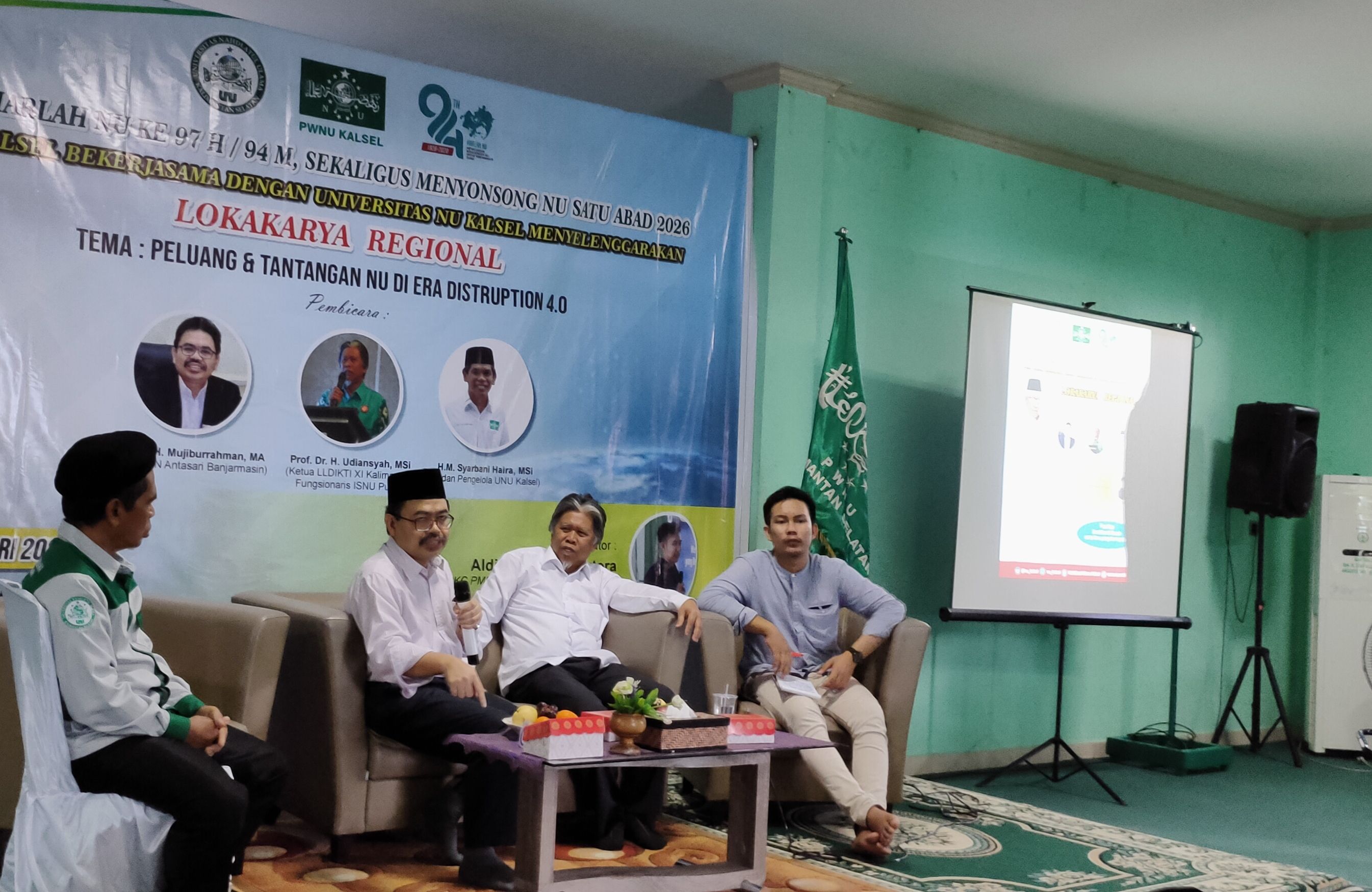 Rektor UIN Antasari Prof Dr Mujiburrahman menyampaikan materi dalam lokakarya