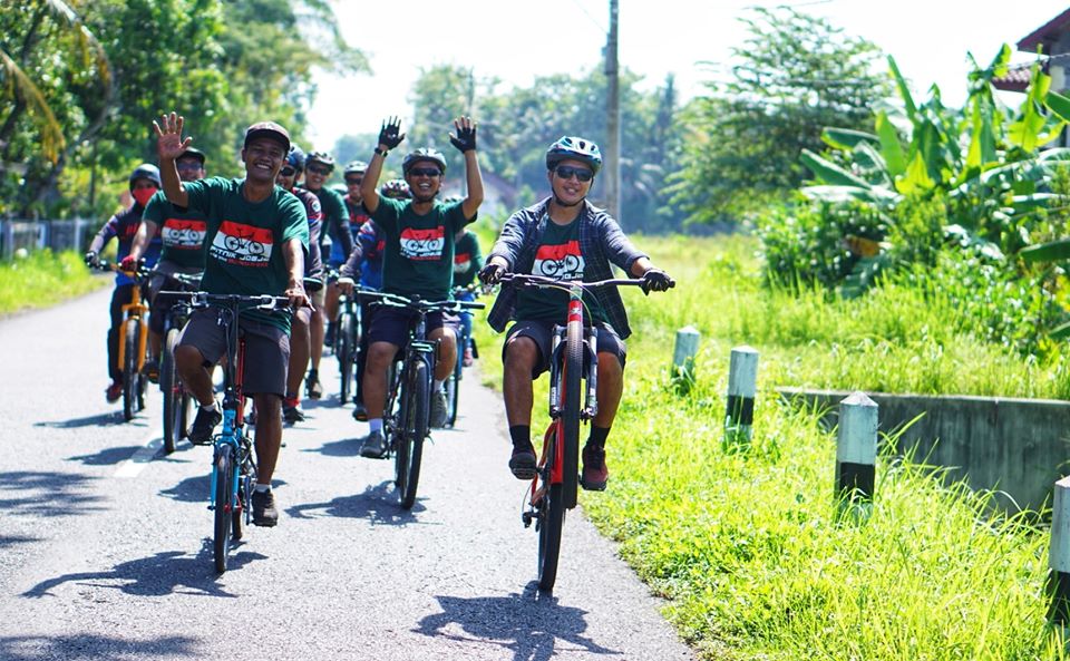 Anggota Komunitas Pitnik Jogja tampak ceria dalam Gowes Bareng Minggu Wage, Minggu (23/2/2020).