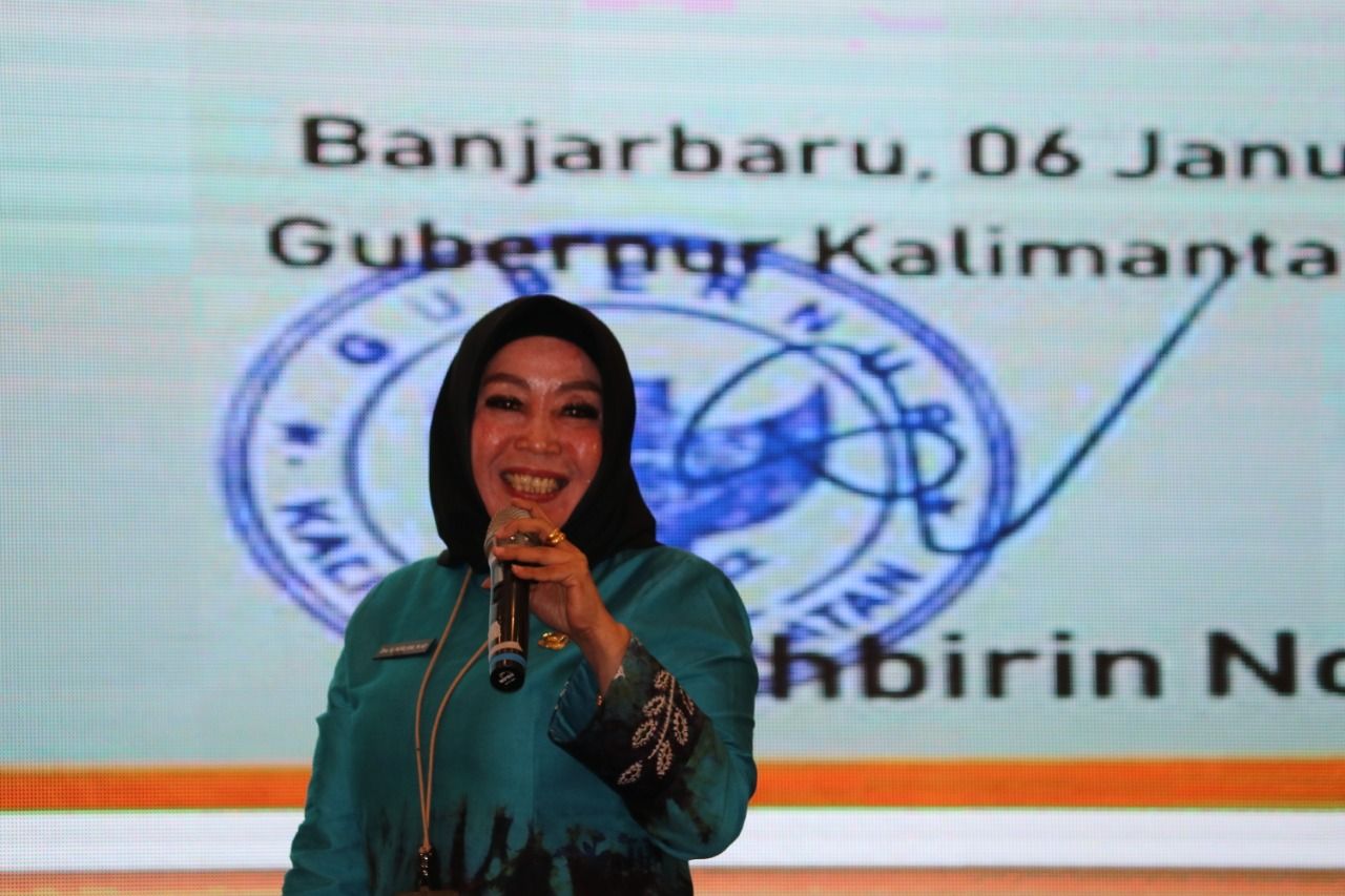 kadispersip Kalsel saat menjadi pembicara Rakornas