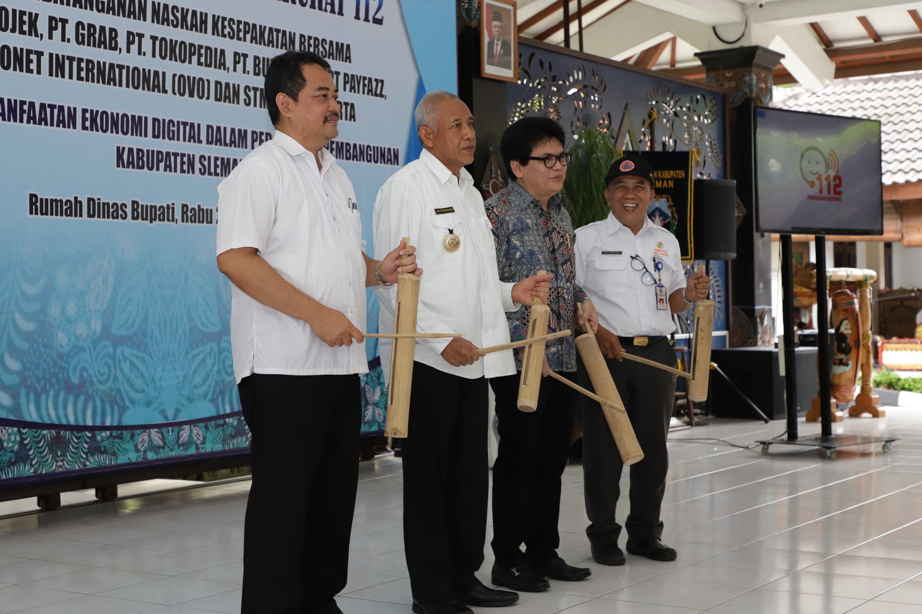 Bupati Sleman Sri Purnomo meluncurkan layanan darurat 112.
