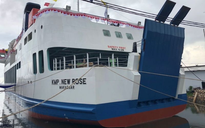<p>Kapal Motor Penumpang New Rose</p>
