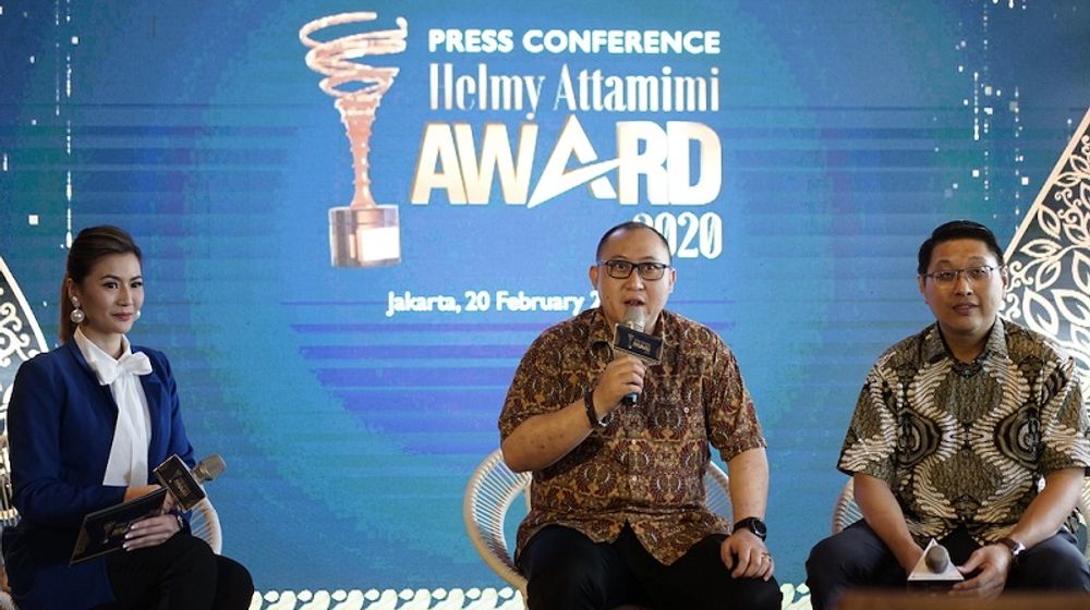 <p>Andrew Susanto Ketua Umum Asosiasi Perusahaan Penjualan Langsung Indonesia (AP2LI), Budiman Tanah Djaya, Ketua Panitia “Helmy Attamimi Award 2020”. AP2LI award merupakan upaya Asosiasi untuk mendekatkan industry penjualan langsung ditengah masyarakat Indonesia. / Istimewa</p>
