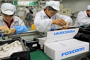 COVID-19 Melonjak, Pendapatan Pabrik iPhone Foxconn Turun 11 Persen