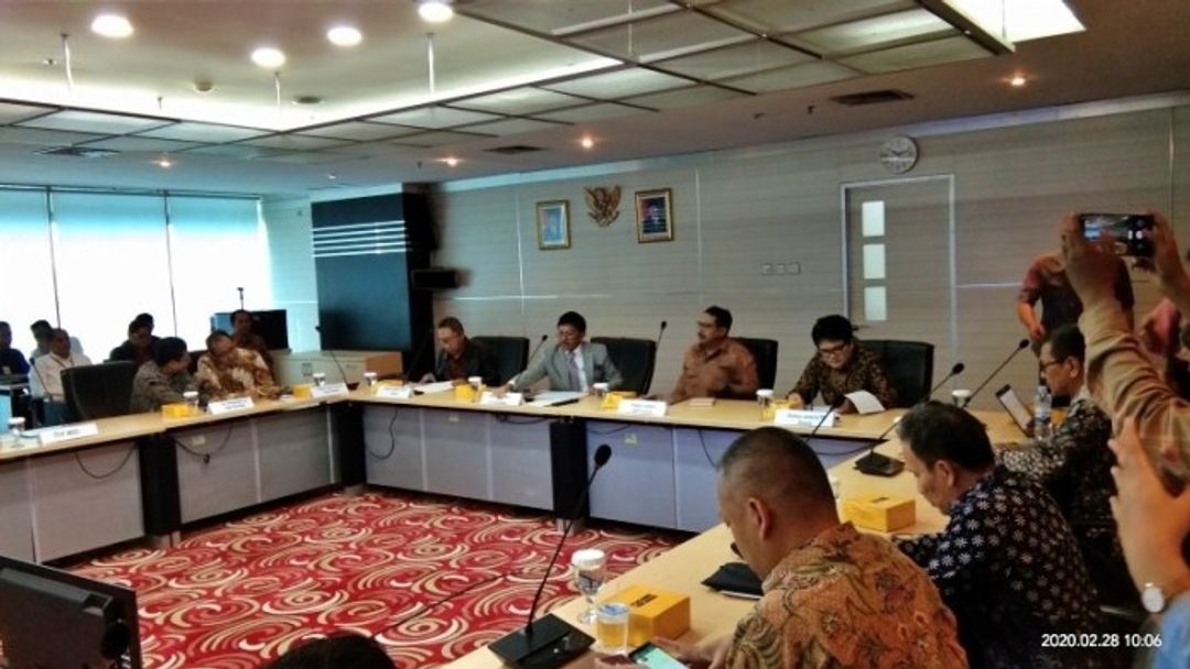 <p>Rapat Kemenkominfo dengan Perwakilan dari Kementerian Keuangan, Kementerian Perindustrian, Kementerian Perdagangan, dan operator seluler</p>
