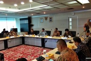 <p>Rapat Kemenkominfo dengan Perwakilan dari Kementerian Keuangan, Kementerian Perindustrian, Kementerian Perdagangan, dan operator seluler</p>
