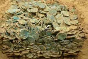 Pecahkan Rekor, Pemburu Harta Karun Temukan Hampir 70.000 Koin Romawi
