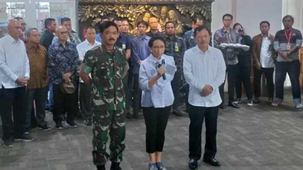 <p>Menteri Luar Negeri Retno Marsudi (tengah) menyatakan pemerintah akan mengevakuasi sebanyak 245 warga negara Indonesia (WNI) yang berada di Provinsi Hubei, China pada Sabtu (1/2)/Antara</p>
