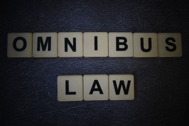 <p>Ilustrasi Omnibus Law/ Istimewa</p>
