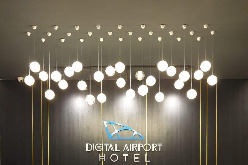 <p>Bandara Internasional Soekarno-Hatta memperkuat implementasi Smart Airport melalui Digital Airport Hotel di Terminal 2 yang dibuka mulai 27 Februari 2020. / Antara Foto</p>