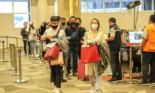 Pemeriksaan khusus diberlakukan terutama untuk wisatawan asing yang datang dari tiga negara Korea Selatan, Italia dan Iran menjalani pemeriksaan ketat