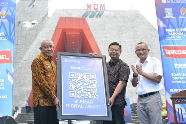 Penyerahan Digital Award untuk Sleman