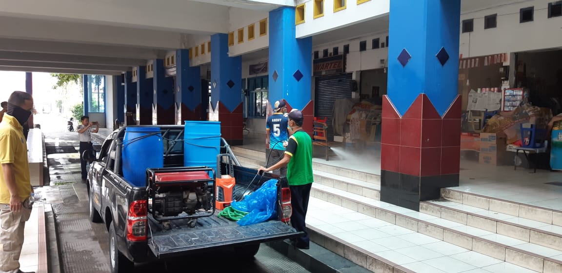Mulai 15 Maret 2020, terminal Giwangan rutin lakukan penyemprotan disinfektan.