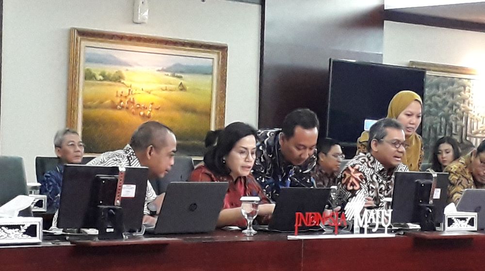<p>Sri Mulyani, Menteri Keuangan bersama Dirjen Pajak, Suryo Utomo di Kantor Direktorat Jenderal Pajak, Jakarta, Selasa, 10 Maret 2020</p>
