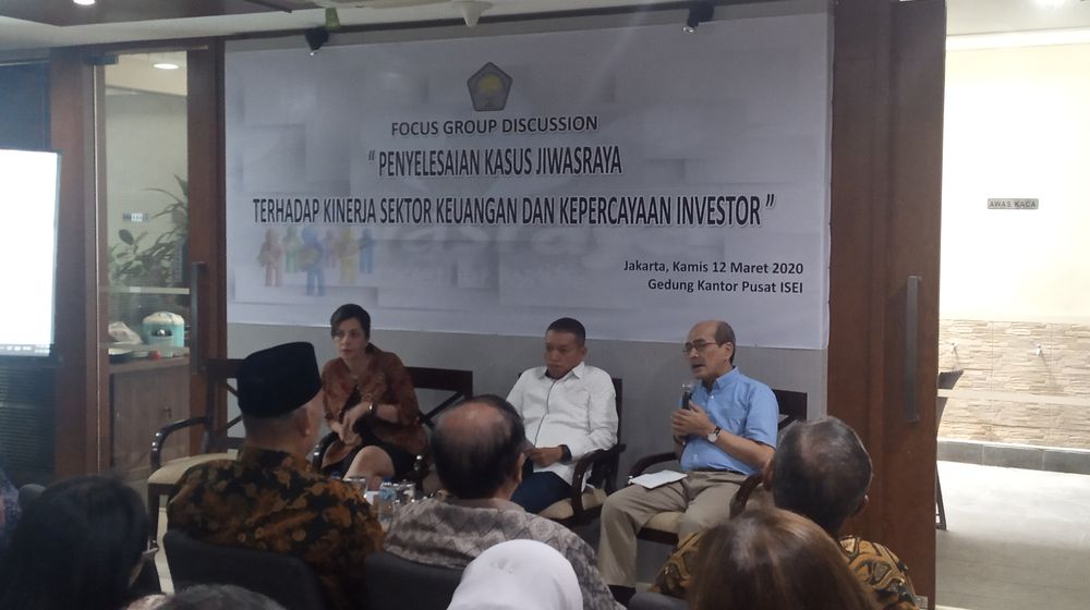 <p>Afifa, Sekretaris Jenderal Asosiasi Manajer Investasi Indonesia (AMII) dalam Focus Group Discussion (FGD) yang diselenggarakan oleh Ikatan Sarjana Ekonomi Indonesia (ISEI) pada Kamis, 12 Maret 2020 (Sumber: TrenAsia)</p>
