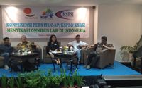 <p>Said Iqbal (kanan) saat memberikan paparannya dalam Konferensi Pers terkait penolakan Omnibus Law Cipta Kerja, Jakarta, Rabu, 11 Maret (Sumber: TrenAsia)</p>
