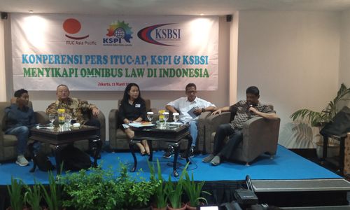 <p>Said Iqbal (kanan) saat memberikan paparannya dalam Konferensi Pers terkait penolakan Omnibus Law Cipta Kerja, Jakarta, Rabu, 11 Maret (Sumber: TrenAsia)</p>
