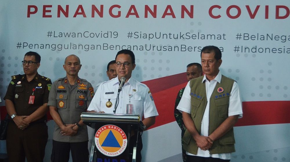 <p>Gubernur DKI Jakarta Anies Baswedan (kedua kanan) didampingi Ketua Gugus Tugas Percepatan Penanganan COVID-19 yang juga Kepala BNPB Doni Monardo (kanan) memberikan keterangan pers usai melakukan pertemuan di Jakarta, Rabu (18/3/2020). Pertemuan itu membahas langkah-langkan percepatan penanganan COVID-19 di wilayah DKI Jakarta. ANTARA FOTO/Dewanto Samodro/wsj.</p>
