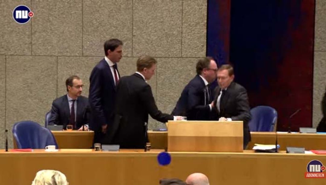 Menteri Kesehatan Belanda Pingsan Saat Debat Soal Corona di Parlemen